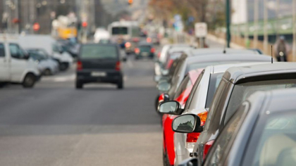 Cum vor rezolva candidatii la Primaria Chisinau problema panourilor publicitare si cea a masinilor parcate neregulamentar - sa fie ridicate sau nu. Ce spune Andrei Nastase si Ion Ceban