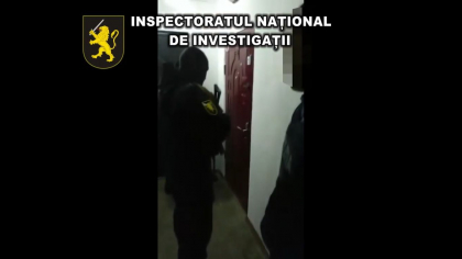 Perchezitii matinale efectuate de INI si „Fulger”. Ce au facut trei tineri din Ialoveni - FOTO/VIDEO Perchezitii matinale efectuate de INI si „Fulger”. Ce au facut trei tineri din Ialoveni - FOTO/VIDEO