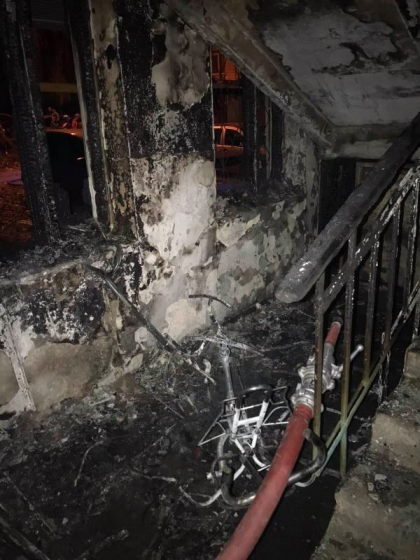 Incendiul de la Buiucani unde 5 persoane, printre care 2 minori, au ajuns la spital intoxicati cu fum: oamenii legii au retinut un barbat de 60 de ani care este cercetat pentru tentativa de omor Incendiul de la Buiucani unde 5 persoane, printre care 2 minori, au ajuns la spital intoxicati cu fum: oamenii legii au retinut un barbat de 60 de ani care este cercetat pentru tentativa de omor