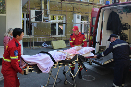 O moldoveanca de 66 de ani, care muncea in Italia, adusa in stare grava cu SMURD-ul din Bologna la Chisinau 