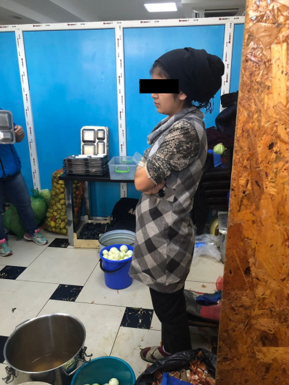 Munceau ilegal in Moldova la un centru de agrement din capitala. Trei barbati si o femeie din Azerbaidjan, Turcia si Uzbekistan, retinuti de oamenii legii. Ce risca angajatorul, originar din Turcia, care si-a deschis afacerea in tara noastra - FOTO Munceau ilegal in Moldova la un centru de agrement din capitala. Trei barbati si o femeie din Azerbaidjan, Turcia si Uzbekistan, retinuti de oamenii legii. Ce risca angajatorul, originar din Turcia, care si-a deschis afacerea in tara noastra - FOTO