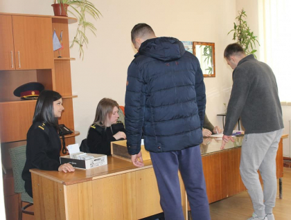 Cum au votat detinutii in penitenciare. 88,2% din cei cu drept de vot si-au ales primarii astazi - FOTO Cum au votat detinutii in penitenciare. 88,2% din cei cu drept de vot si-au ales primarii astazi - FOTO