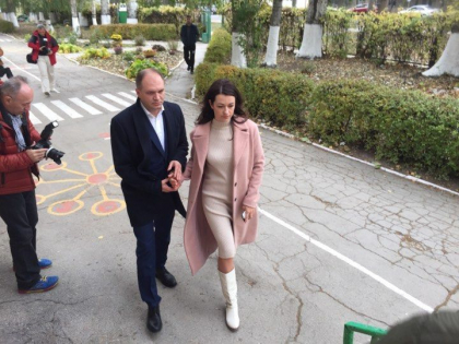 Sotia lui Ion Ceban, dupa ce a votat: „Eu vreau ca sotul meu sa fie mai mult alaturi de noi, de copii...” - VIDEO