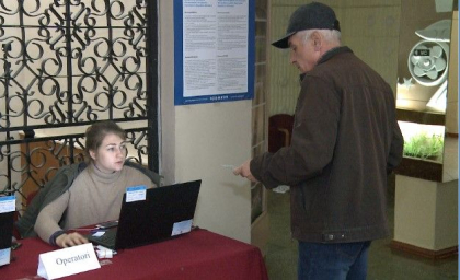 Cei mai harnici au votat! Primii alegatori s-au prezentat deja la urnele de vot - FOTO