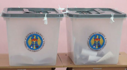 Numai in primele doua ore de la deschiderea sectiilor de votare, observatorii Promo-Lex au inregistrat 31 de incalcari la sectiile de votare. In unele situatii nu functionau camerele de supraveghere, iar in altele votarea a inceput pe intuneric