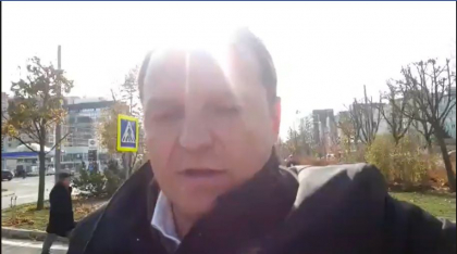 Dupa ce a votat, mergand la o zi de nastere impreuna cu sotia si fiica cea mai mica, Andrei Nastase a pornit un live pe facebook si a indemnat oamenii sa iasa la vot: „Uitati-va ce zi frumoasa, e cald si adie un vant bland. Vantul schimbarii.” Trecator: „Unde va este paza? - Dumnezeu e paza mea” - VIDEO Dupa ce a votat, mergand la o zi de nastere impreuna cu sotia si fiica cea mai mica, Andrei Nastase a pornit un live pe facebook si a indemnat oamenii sa iasa la vot: „Uitati-va ce zi frumoasa, e cald si adie un vant bland. Vantul schimbarii.” Trecator: „Unde va este paza? - Dumnezeu e paza mea” - VIDEO