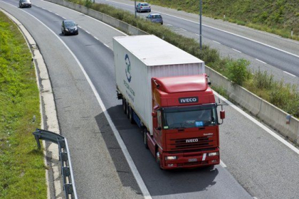 41 de migranti, descoperiti intr-un camion frigorific. Anuntul facut de autoritatile din Grecia 