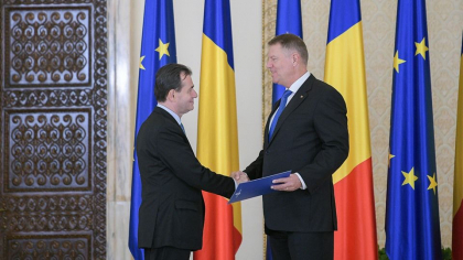 Klaus Iohannis spera ca Romania va repune pe cale cea buna, odata cu noul guvern investit. Presedintele spune ca etapa de guvernari pesediste, toxice pentru romani si care au facut rau tarii, s-a incheiat - FOTO