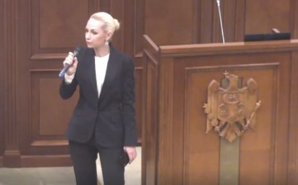 Marina Tauber, la sedinta plenara a Parlamentului Tinerilor: "Salutari calde din numele presedintelui nostru, Ilan Sor" - VIDEO