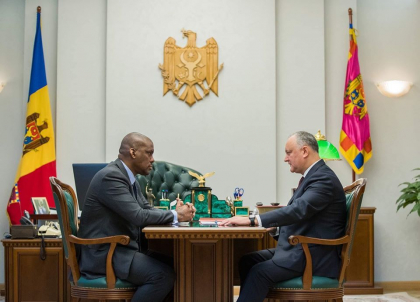 Igor Dodon s-a intalnit cu Ambasadorul SUA in RM, Dereck J. Hogan: „L-am informat despre riscurile unei eventuale demiteri a Guvernului Republicii Moldova” - FOTO