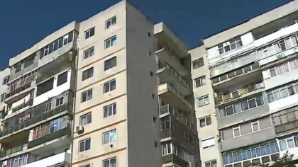 Tragedie intr-o familie din capitala. Un copil de numai doi ani a murit, dupa ce a cazut de la etajul trei Tragedie intr-o familie din capitala. Un copil de numai doi ani a murit, dupa ce a cazut de la etajul trei