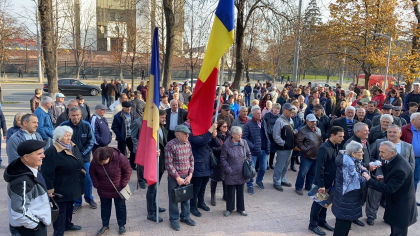 A fost protest in fata parlamentului. Maia Sandu si Andrei Nastase, in fata manifestantilor: „Am pierdut o lupta, dar nu am pierdut razboiul. Dodon e gata sa dea foc la toata tara numai sa ajunga inca o data presedinte” - VIDEO