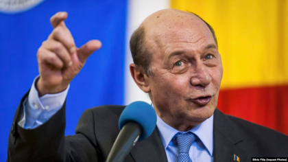 Traian Basescu despre demiterea Guvernului Sandu: „S-a dus la o asumare de raspundere in conditiile in care a fost prevenita sa nu faca acest lucru!” - Europalibera.org Traian Basescu despre demiterea Guvernului Sandu: „S-a dus la o asumare de raspundere in conditiile in care a fost prevenita sa nu faca acest lucru!” - Europalibera.org