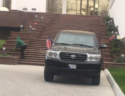 Ambasadorul SUA in RM, Dereck Hogan, intr-o vizita matinala la presedintie - FOTO