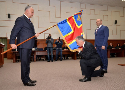 Noul ministru al Apararii, Victor Gaiciuc, a fost prezentat efectivului Armatei Nationale - FOTO