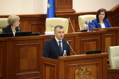 Replici taioase in parlament. Plingau: "Despre love story, a cui dragoste o sa purtati mai mult, a domnului Dodon sau domnului Plahotniuc?" Reactia lui Ion Chicu