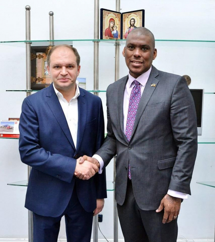 Primarul capitalei isi continua intrevederile. Ion Ceban s-a intalnit cu ambasadorul SUA in RM, Dereck J.Hogan. Despre ce au discutat - FOTO