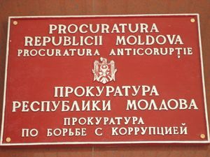 Procurorii anticoruptie vor cere arest preventiv pentru o perioada de 30 de zile in privinta procurorului din Cahul retinut acum doua zile Procurorii anticoruptie vor cere arest preventiv pentru o perioada de 30 de zile in privinta procurorului din Cahul retinut acum doua zile