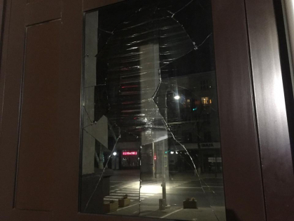 Sediul PCCOCS si un magazin din centrul capitalei, vandalizate. Barbatul se comporta neadecvat si a fost retinut de oamenii legii