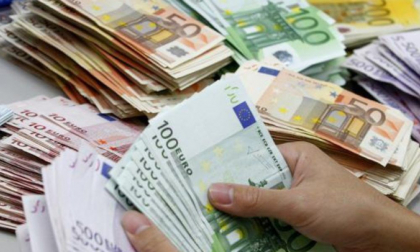 A gasit o suma mare de bani pe strada Gheorghe Asachi, de Hramul Chisinaului, si i-a dus la inspectorat. Gestul unui barbat din capitala. Politia cauta persoana care i-a pierdut A gasit o suma mare de bani pe strada Gheorghe Asachi, de Hramul Chisinaului, si i-a dus la inspectorat. Gestul unui barbat din capitala. Politia cauta persoana care i-a pierdut