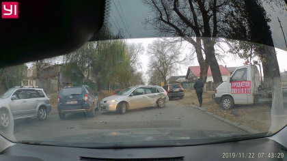 Doua automobile s-au ciocnit violent pe o strada din capitala. Ce spune politia - FOTO
