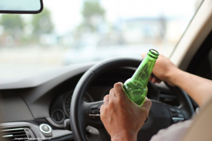 Nu s-a invatat minte dupa ce a fost amendat de doua ori si a ramas fara permis de conducere si a urcat si a treia oara beat la volan. Un barbat va sta dupa gratii, dupa ce a fost prins conducand in stare de ebrietate Nu s-a invatat minte dupa ce a fost amendat de doua ori si a ramas fara permis de conducere si a urcat si a treia oara beat la volan. Un barbat va sta dupa gratii, dupa ce a fost prins conducand in stare de ebrietate