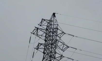 Red Union Fenosa confirma faptul ca electricitatea a fost deconectata in mai multe sectoare ale orasului din cauza unei persoane care a urcat pe un stalp: „Pe un pilon al liniei electrice aeriene de tensiune inalta de 110 kV, a fost depistata o persoana in stare de ebrietate” - FOTO