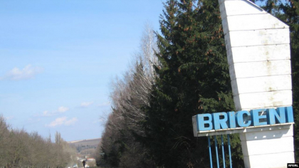 Un barbat din Briceni a ajuns la spital cu mai multe coaste rupte, dupa ce a fost batut fara mila de un tanar. Faptasul, retinut de oamenii legii Un barbat din Briceni a ajuns la spital cu mai multe coaste rupte, dupa ce a fost batut fara mila de un tanar. Faptasul, retinut de oamenii legii