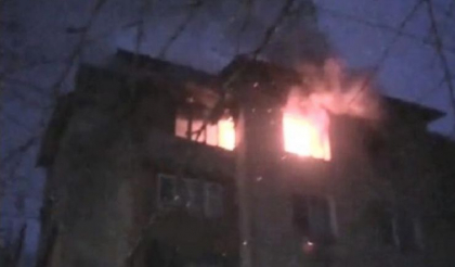 Si-a stropit apartamentul cu benzina si i-a dat foc, furios ca sotia l-a parasit. Un barbat din Balti, retinut pentru 72 de ore