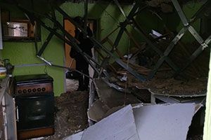 Explozie intr-o casa din Dubasari. O femeie a fost transportata in stare grava la spital, dupa ce tavanul s-a prabusit peste ea - FOTO Explozie intr-o casa din Dubasari. O femeie a fost transportata in stare grava la spital, dupa ce tavanul s-a prabusit peste ea - FOTO