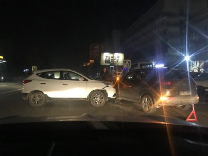 Accident pe o sosea din capitala. Doua masini s-au ciocnit - FOTO Accident pe o sosea din capitala. Doua masini s-au ciocnit - FOTO