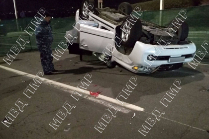 Accident tragic la Rabnita. O tanara a murit, dupa ce masina in care se afla s-a rasturnat. Soferul era beat
