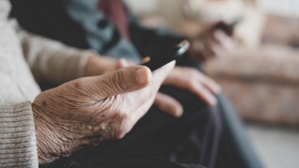 Un pensionar a fost retinut dupa ce a sunat de 24.000 de ori la un numar de telefon