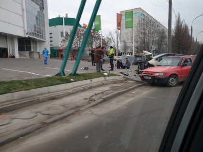 Detalii noi despre accidentul din aceasta dimineata pe o sosea din capitala. Mai multe persoane au avut de suferit - FOTO Detalii noi despre accidentul din aceasta dimineata pe o sosea din capitala. Mai multe persoane au avut de suferit - FOTO