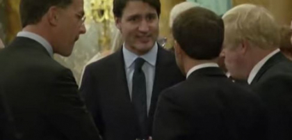 Trudeau, Macron si Johnson, surprinsi barfindu-l pe Trump la receptia de la Palatul Buckingham - VIDEO