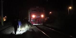 Un tren s-a ciocnit cu o masina de taxi pe o cale ferata, la Sangera. Ce spune politia Un tren s-a ciocnit cu o masina de taxi pe o cale ferata, la Sangera. Ce spune politia