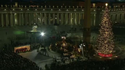 Vaticanul a aprins luminile in bradul de Craciun. Arborele are inaltimea unui bloc cu 5 etaje Vaticanul a aprins luminile in bradul de Craciun. Arborele are inaltimea unui bloc cu 5 etaje