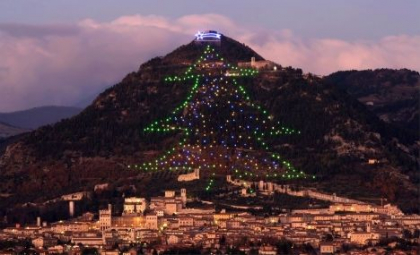 Cel mai mare brad de Craciun din lume - vezi unde se afla - VIDEO Cel mai mare brad de Craciun din lume - vezi unde se afla - VIDEO