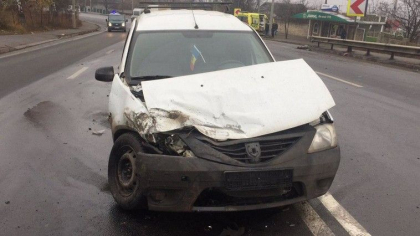 Accident grav la Peresecina. O masina s-a ciocnit violent cu un microbuz de ruta - GALERIE FOTO Accident grav la Peresecina. O masina s-a ciocnit violent cu un microbuz de ruta - GALERIE FOTO