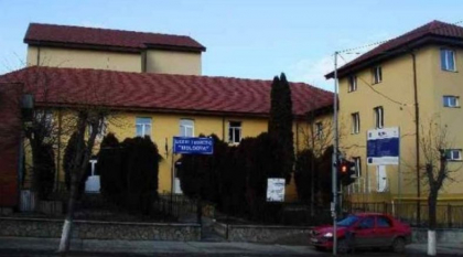 Tragedie la o scoala din Iasi. O fetita nevazatoare a murit dupa ce a cazut in gol peste balustrada Tragedie la o scoala din Iasi. O fetita nevazatoare a murit dupa ce a cazut in gol peste balustrada