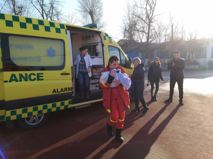 Un nou-nascut, transportat cu echipajul SMURD de la Chisinau spre Bucuresti. Bebelusul urmeaza sa fie operat de urgenta - GALERIE FOTO Un nou-nascut, transportat cu echipajul SMURD de la Chisinau spre Bucuresti. Bebelusul urmeaza sa fie operat de urgenta - GALERIE FOTO