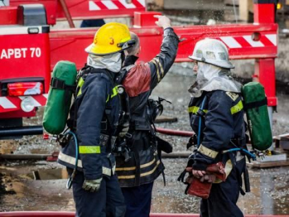 Incendiu la o sauna de pe bulevardul Decebal din Capitala. Pompierii la fata locului Incendiu la o sauna de pe bulevardul Decebal din Capitala. Pompierii la fata locului