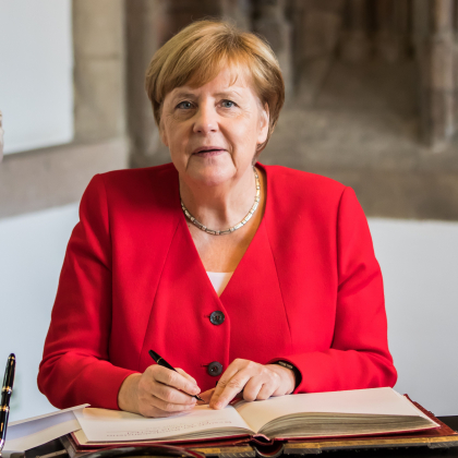 Angela Merkel a devenit al doilea cel mai longeviv cancelar in functie, la egalitate cu Adenauer Angela Merkel a devenit al doilea cel mai longeviv cancelar in functie, la egalitate cu Adenauer