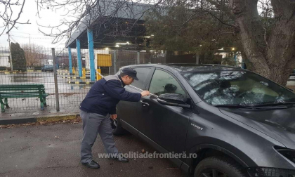 L-a rugat un prieten sa-i aduca masina din Olanda in Moldova. La vama, insa, s-a stabilit ca automobilul este furat. Ce le-a spus moldoveanul oamenilor legii