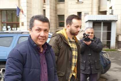 Inca un profesor de origine turca din Bucuresti, retinut si dus la Parchet in urma unei cereri de extradare din partea Turciei / Instanta a respins cererea de extradare - VIDEO Inca un profesor de origine turca din Bucuresti, retinut si dus la Parchet in urma unei cereri de extradare din partea Turciei / Instanta a respins cererea de extradare - VIDEO