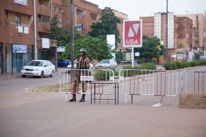 Atac terorist in Burkina Faso. Peste 100 de persoane, printre care si civili, au murit Atac terorist in Burkina Faso. Peste 100 de persoane, printre care si civili, au murit