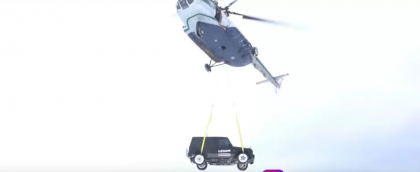 Si-a aruncat masina, un G63 AMG, din elicopter. Clipul a devenit rapid VIRAL - VIDEO Si-a aruncat masina, un G63 AMG, din elicopter. Clipul a devenit rapid VIRAL - VIDEO
