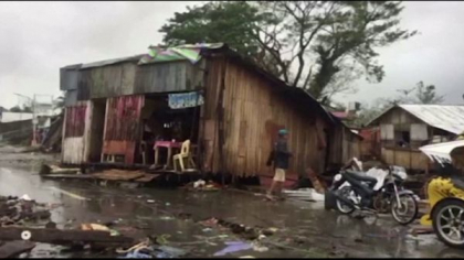 Un taifun violent a stricat Craciunul a mii de filipinezi. Bilantul pagubelor este urias Un taifun violent a stricat Craciunul a mii de filipinezi. Bilantul pagubelor este urias
