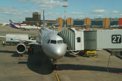 Unui copil de 10 ani nu i s-a dat voie sa ia avionul. Ce avea pe tricou - FOTO Unui copil de 10 ani nu i s-a dat voie sa ia avionul. Ce avea pe tricou - FOTO