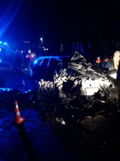 Accident tragic la Hancesti. Un tanar a murit pe loc, iar altul a fost transportat de urgenta la spital, dupa ce masina in care se aflau s-a ciocnit violent cu un BMW. Masinile, facute zob - GALERIE FOTO Accident tragic la Hancesti. Un tanar a murit pe loc, iar altul a fost transportat de urgenta la spital, dupa ce masina in care se aflau s-a ciocnit violent cu un BMW. Masinile, facute zob - GALERIE FOTO
